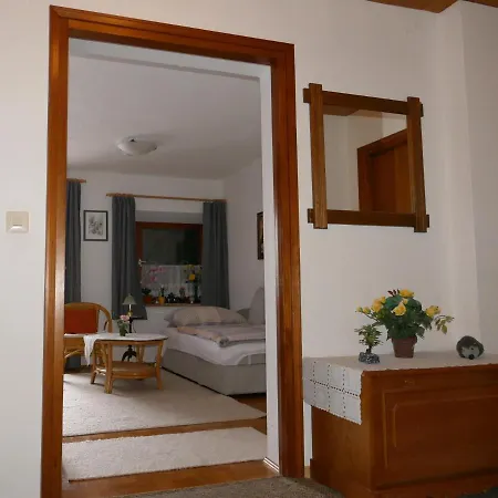 Apartment Haus Huber, Waltraud Huber *
